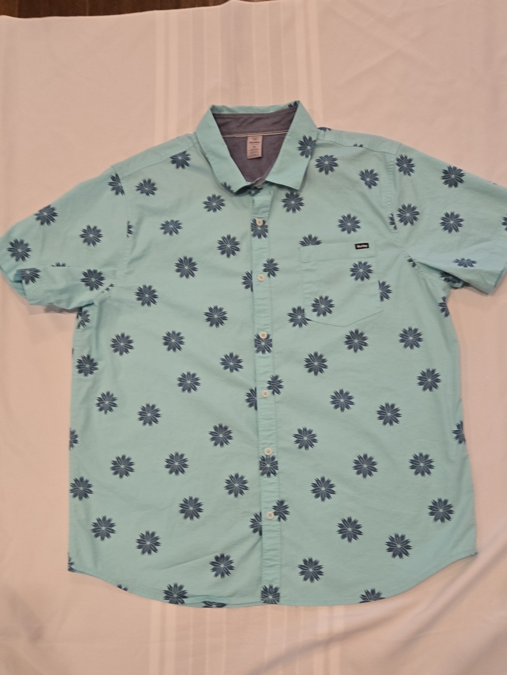 Hurley Aqua Short-Sleeve Floral Button-Down Shirt with Navy Print